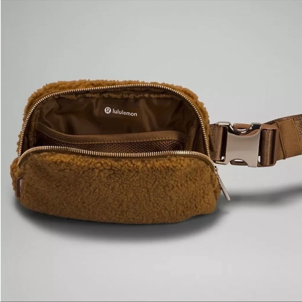 NWT LULULEMON Everywhere Fleece Belt Bag 1L Burnt Caramel brown